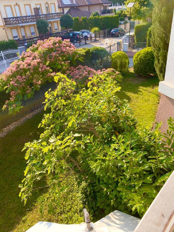 Selyemakacapartman Balatonlelle Exteriér fotografie