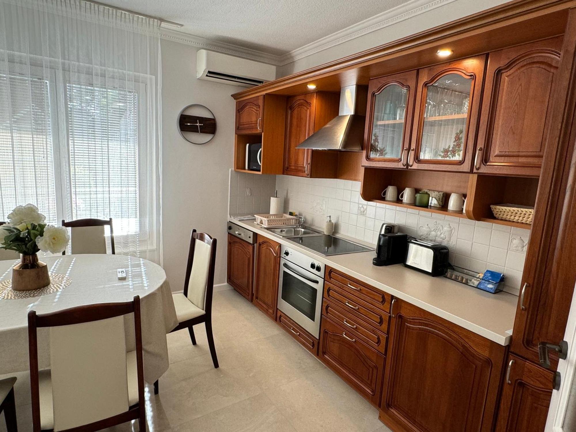 Selyemakacapartman Balatonlelle Exteriér fotografie